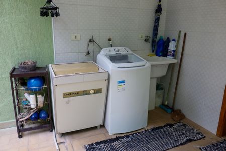 Casa à venda com 162m², 4 quartos e 4 vagas Casa à venda com 162m², 4 quartos e 4 vagasLavanderia