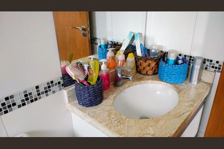 Casa à venda com 162m², 4 quartos e 4 vagas Casa à venda com 162m², 4 quartos e 4 vagasBanheiro da Suíte 3