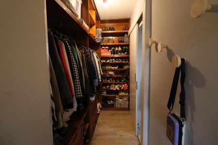 Apartamento à venda com 170m², 4 quartos e 2 vagasCloset da suíte 1