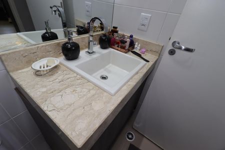 Apartamento à venda com 60m², 2 quartos e 2 vagasBanheiro Social - Pia
