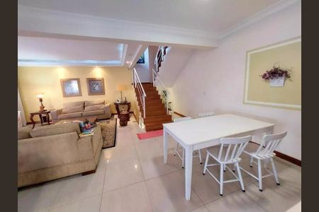 Casa à venda com 3 quartos, 260m² em Itaipu, Niterói