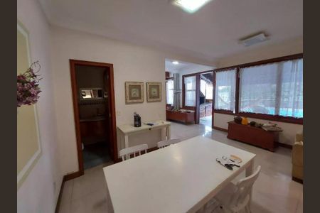 Casa à venda com 3 quartos, 260m² em Itaipu, Niterói