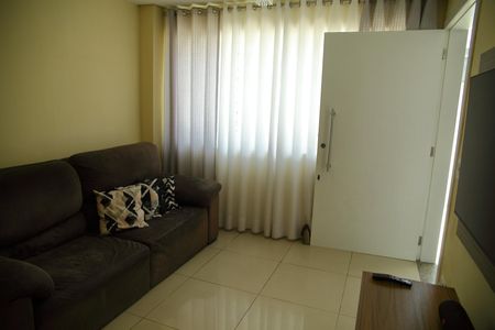 Casa à venda com 122m², 2 quartos e 2 vagasSala