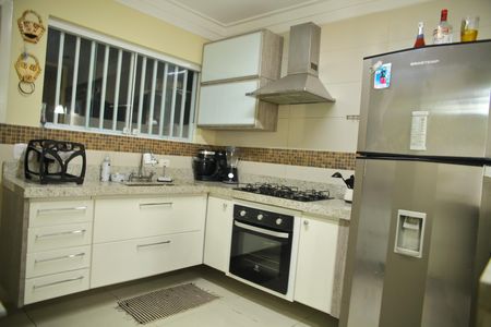 Casa à venda com 122m², 2 quartos e 2 vagasCozinha 