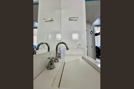 Apartamento à venda com 76m², 3 quartos e 2 vagas Apartamento à venda com 76m², 3 quartos e 2 vagasBanheiro