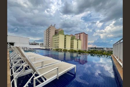 Apartamento à venda com 76m², 3 quartos e 2 vagas Apartamento à venda com 76m², 3 quartos e 2 vagasÁrea comum - Piscina