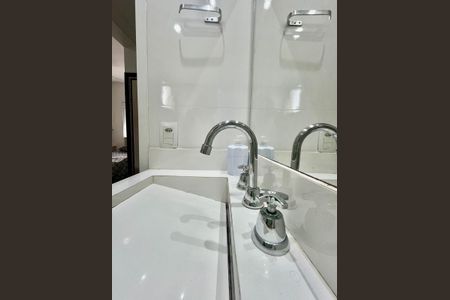 Apartamento à venda com 76m², 3 quartos e 2 vagas Apartamento à venda com 76m², 3 quartos e 2 vagasBanheiro da Suíte