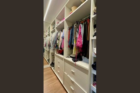 Apartamento à venda com 130m², 3 quartos e 2 vagasCloset da suíte