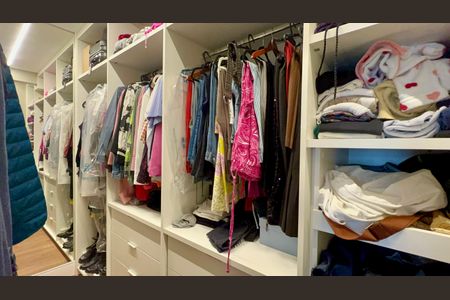 Apartamento à venda com 130m², 3 quartos e 2 vagasCloset da suíte