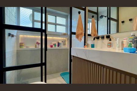 Apartamento à venda com 130m², 3 quartos e 2 vagasBanheiro da Suíte