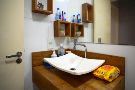 Apartamento à venda com 64761m², 2 quartos e 1 vagaBanheiro Social