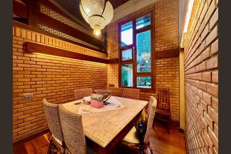 Casa à venda com 4 quartos, 240m² em Itaipu, Niterói