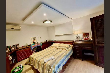 Casa à venda com 4 quartos, 240m² em Itaipu, Niterói