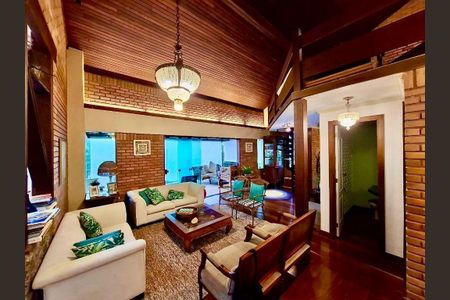 Casa à venda com 4 quartos, 240m² em Itaipu, Niterói