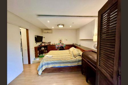 Casa à venda com 4 quartos, 240m² em Itaipu, Niterói