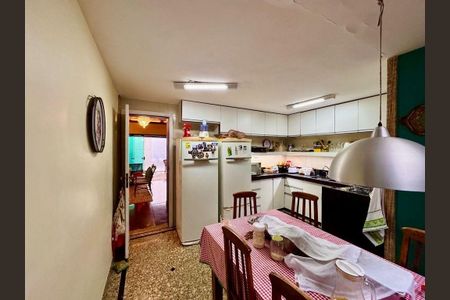 Casa à venda com 4 quartos, 240m² em Itaipu, Niterói