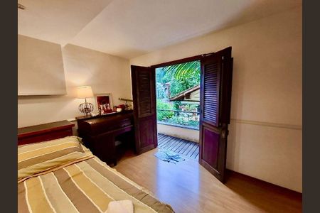 Casa à venda com 4 quartos, 240m² em Itaipu, Niterói