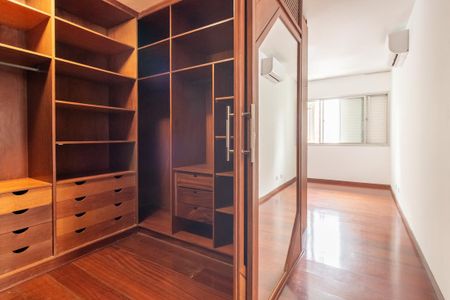Apartamento para alugar com 159m², 3 quartos e 2 vagas Apartamento para alugar com 159m², 3 quartos e 2 vagasCloset da Suíte
