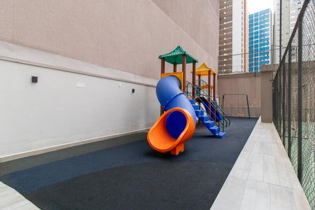 Apartamento para alugar com 159m², 3 quartos e 2 vagas Apartamento para alugar com 159m², 3 quartos e 2 vagasÁrea comum - Playground