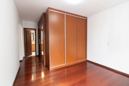 Apartamento para alugar com 159m², 3 quartos e 2 vagas Apartamento para alugar com 159m², 3 quartos e 2 vagasSuíte