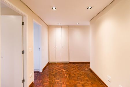 Apartamento para alugar com 254m², 4 quartos e 4 vagas Apartamento para alugar com 254m², 4 quartos e 4 vagasCorredor
