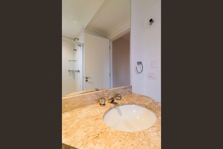 Apartamento para alugar com 254m², 4 quartos e 4 vagas Apartamento para alugar com 254m², 4 quartos e 4 vagasBanheiro da Suíte 1