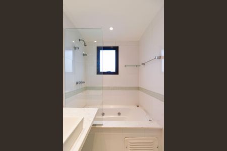 Apartamento para alugar com 254m², 4 quartos e 4 vagas Apartamento para alugar com 254m², 4 quartos e 4 vagasBanheiro da Suíte 4