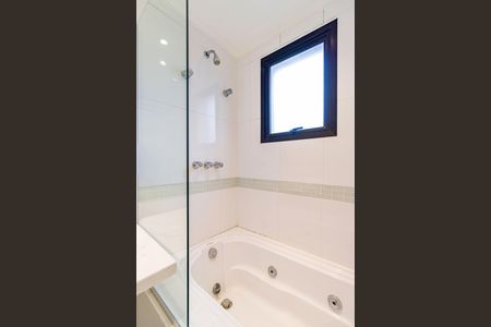 Apartamento para alugar com 254m², 4 quartos e 4 vagas Apartamento para alugar com 254m², 4 quartos e 4 vagasBanheiro da Suíte 4