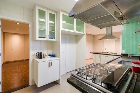 Apartamento para alugar com 254m², 4 quartos e 4 vagas Apartamento para alugar com 254m², 4 quartos e 4 vagasCozinha