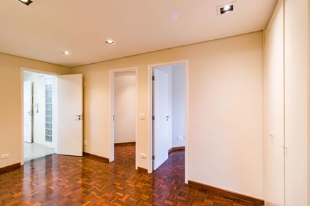 Apartamento para alugar com 254m², 4 quartos e 4 vagas Apartamento para alugar com 254m², 4 quartos e 4 vagasCorredor