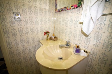 Casa à venda com 252m², 3 quartos e 2 vagas Casa à venda com 252m², 3 quartos e 2 vagasLavabo