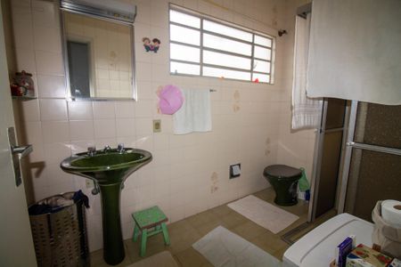 Casa à venda com 252m², 3 quartos e 2 vagas Casa à venda com 252m², 3 quartos e 2 vagasBanheiro