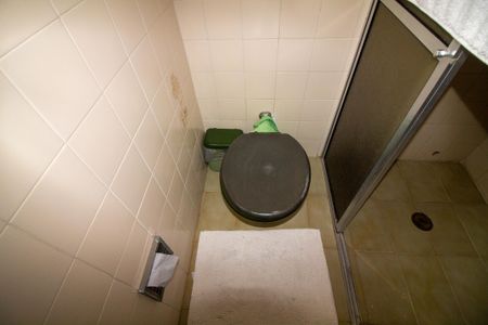 Casa à venda com 252m², 3 quartos e 2 vagas Casa à venda com 252m², 3 quartos e 2 vagasBanheiro