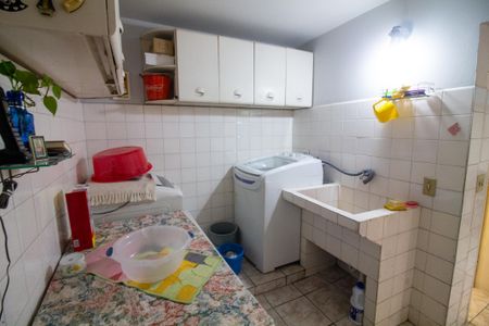 Casa à venda com 252m², 3 quartos e 2 vagas Casa à venda com 252m², 3 quartos e 2 vagasÁrea de Serviço