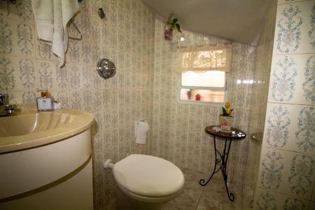 Casa à venda com 252m², 3 quartos e 2 vagas Casa à venda com 252m², 3 quartos e 2 vagasLavabo