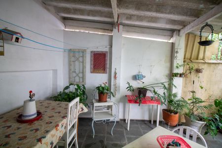 Casa à venda com 252m², 3 quartos e 2 vagas Casa à venda com 252m², 3 quartos e 2 vagasQuintal / Área para Churrasqueira