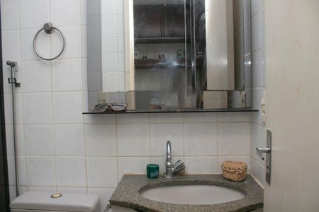 Apartamento à venda com 70m², 3 quartos e 1 vaga Apartamento à venda com 70m², 3 quartos e 1 vagaBanheiro da Suíte