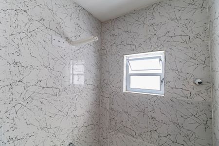 Banheiro de kitnet/studio para alugar com 1 quarto, 14m² em Vila Tiradentes, São Paulo