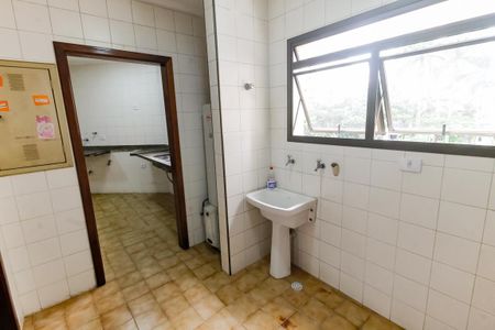 Apartamento à venda com 166m², 4 quartos e 3 vagasDetalhe da area de serviço