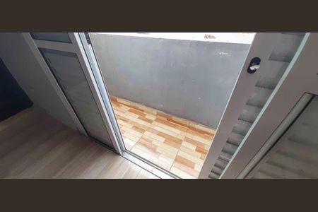 Sacada da Suíte de casa à venda com 2 quartos, 110m² em Veloso, Osasco