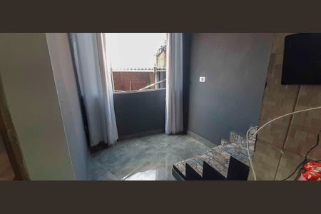 Sala de casa à venda com 2 quartos, 110m² em Veloso, Osasco