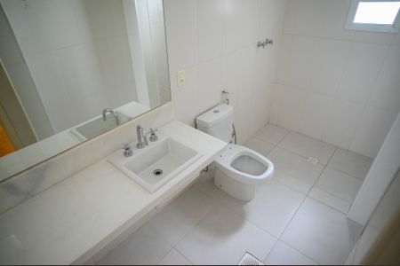 Casa à venda com 600m², 3 quartos e 2 vagasBanheiro Quarto 2 - Suite