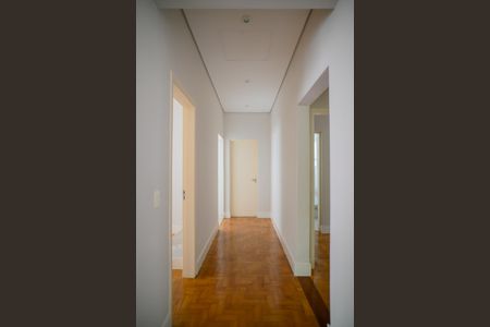 Casa à venda com 600m², 3 quartos e 2 vagasCorredor