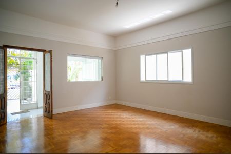 Casa à venda com 600m², 3 quartos e 2 vagasSala