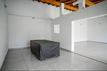 Casa à venda com 600m², 3 quartos e 2 vagasVaranda 