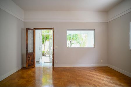 Casa à venda com 600m², 3 quartos e 2 vagasSala