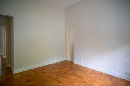 Casa à venda com 600m², 3 quartos e 2 vagasQuarto 2 - Suite