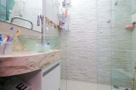 Casa à venda com 86m², 2 quartos e 2 vagasBanheiro da Suíte 1