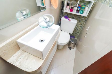 Casa à venda com 86m², 2 quartos e 2 vagasLavabo