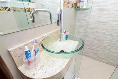 Casa à venda com 86m², 2 quartos e 2 vagasBanheiro da Suíte 1